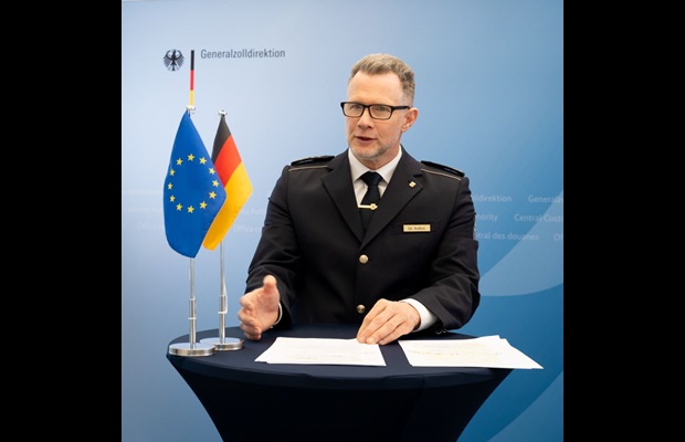 GERMANY: On ICD 2025, Dr. Armin Rolfink, President of the Central Customs Authority in Germany, awarded the WCO Certificates of Merit to Customs officials in recognition of their contributions to the theme 
