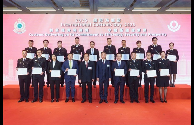 HONG KONG: Group photo with the Deputy Commissioner, Office of the Commissioner of the Ministry of Foreign Affairs of Hong Kong, China, Mr. Pan Yundong (5th from l.), the Commissioner of Hong Kong Customs, Mr. Chan Tsz-tat (5th from r.), and the awardees of the WCO Certificates of Merit.